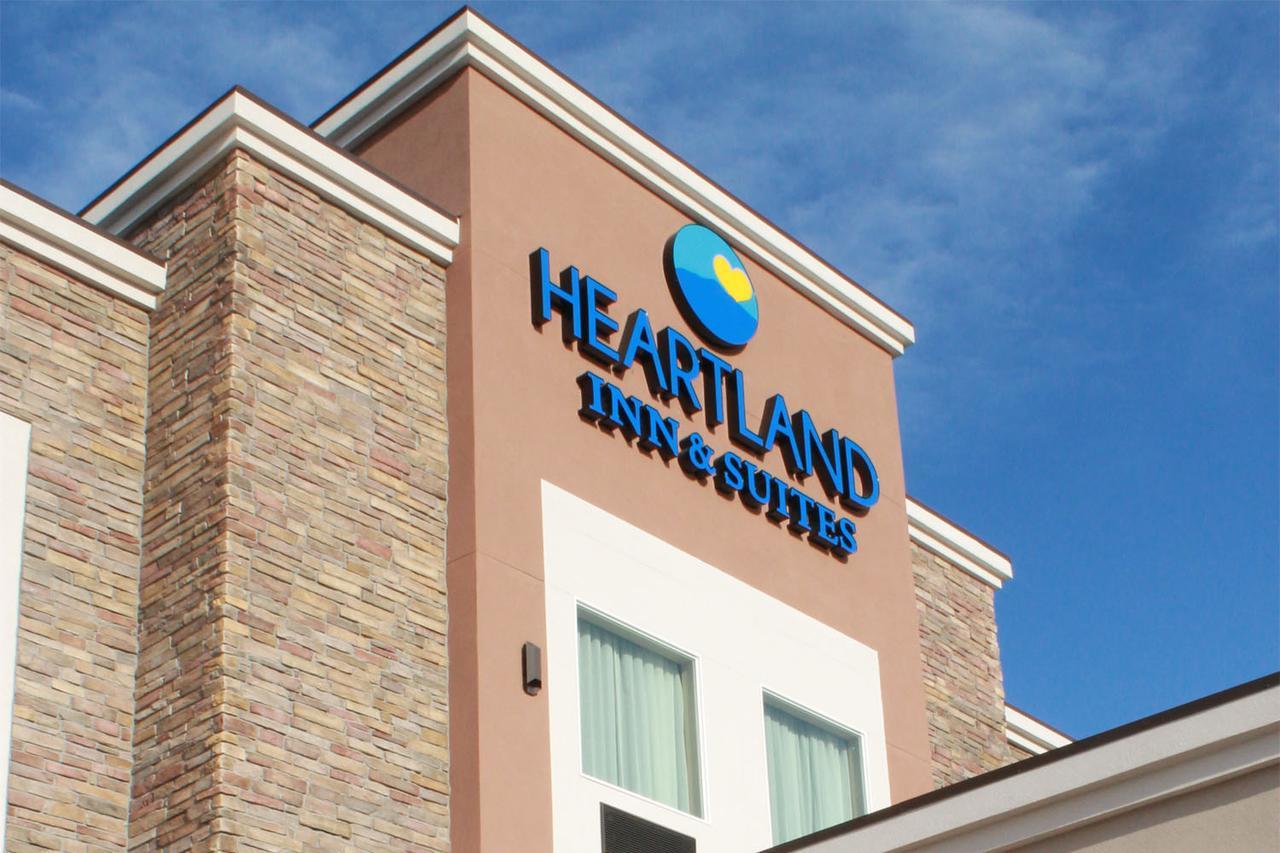 Heartland Inn And Suites 휘트랜드 외부 사진