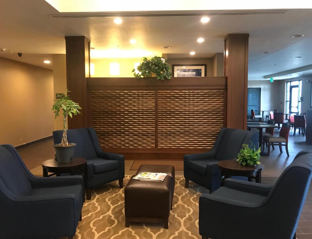 Heartland Inn And Suites 휘트랜드 외부 사진