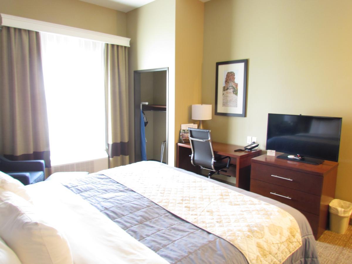 Heartland Inn And Suites 휘트랜드 외부 사진